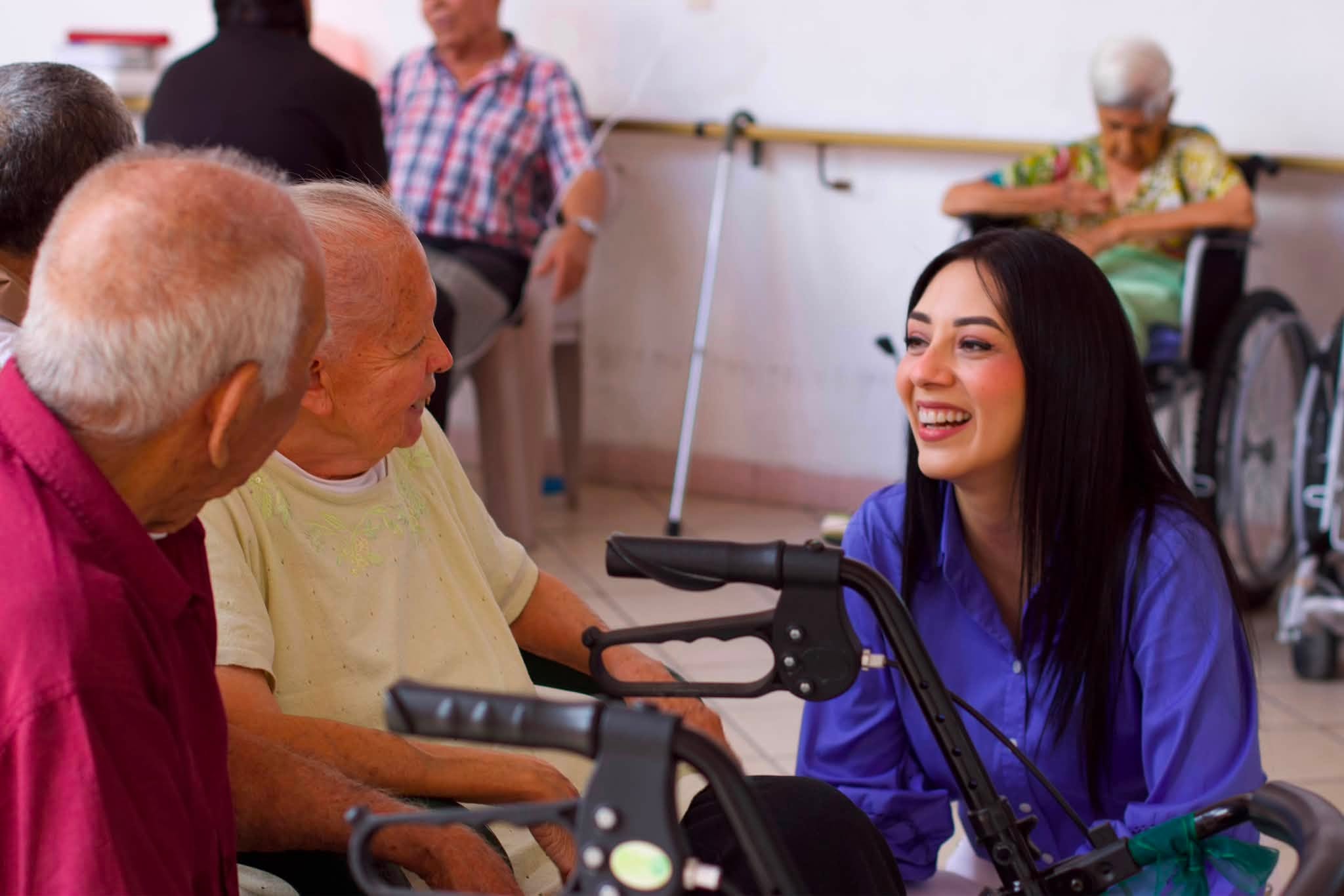 EN EL ASILO JUAN DE ZELAYETA LLEVAMOS UNA JORNADA DE ASISTENCIA SOCIAL CON ATENCIÓN MÉDICA, FISIOTERAPIA Y MUCHO CARIÑO.